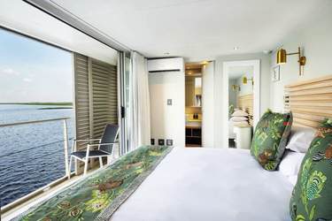 AamWaterways, Zambezi Queen, Suite.jpg